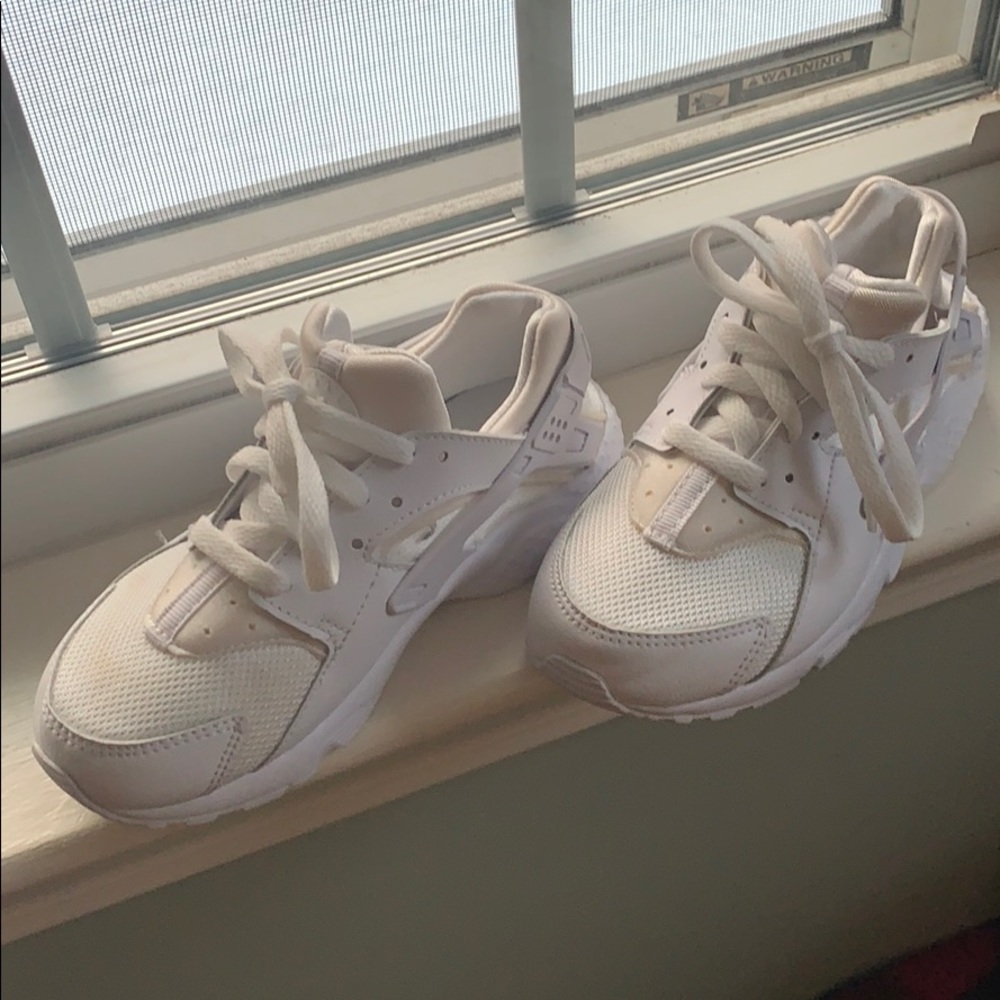 Kids Nike Air Huarache Sneakers - Picture 2 of 3